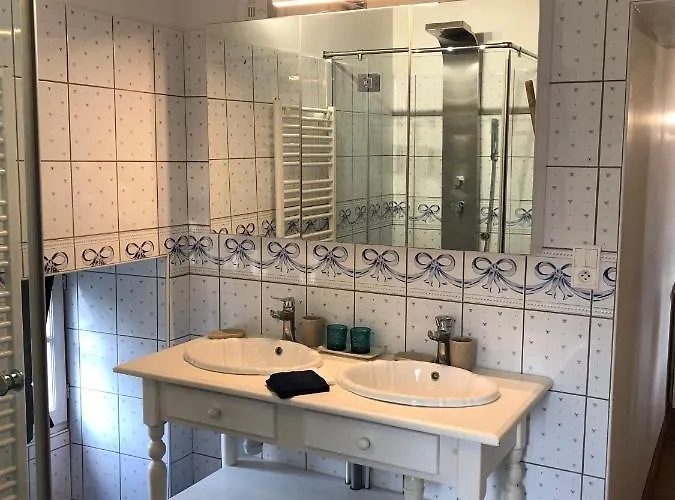 Chateau Porthos Tranquillite Des Pyrenees